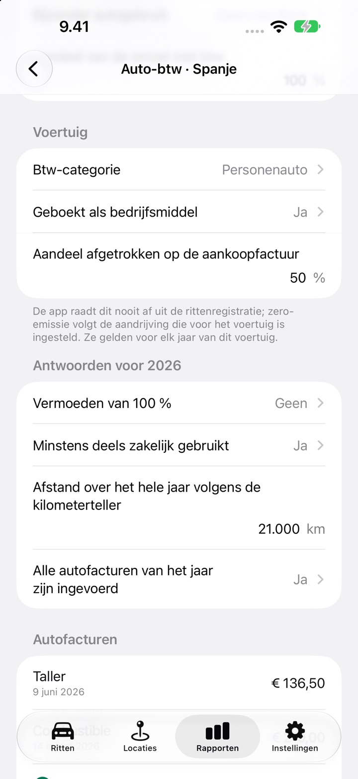 Het scherm Auto-btw voor Spanje: Voertuig met de btw-categorie, geboekt als bedrijfsmiddel en een aandeel van 50 % afgetrokken op de aankoopfactuur, daarna de antwoorden voor 2026 met het vermoeden van 100 %, zakelijk gebruik en de afstand over het hele jaar volgens de kilometerteller