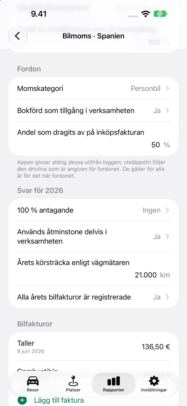 Skärmen Bilmoms för Spanien: Fordon med momskategori, bokförd som tillgång i verksamheten och en andel på 50 % avdragen på inköpsfakturan, sedan svaren för 2026 med 100 % antagande, användning i verksamheten och årets körsträcka enligt vägmätaren