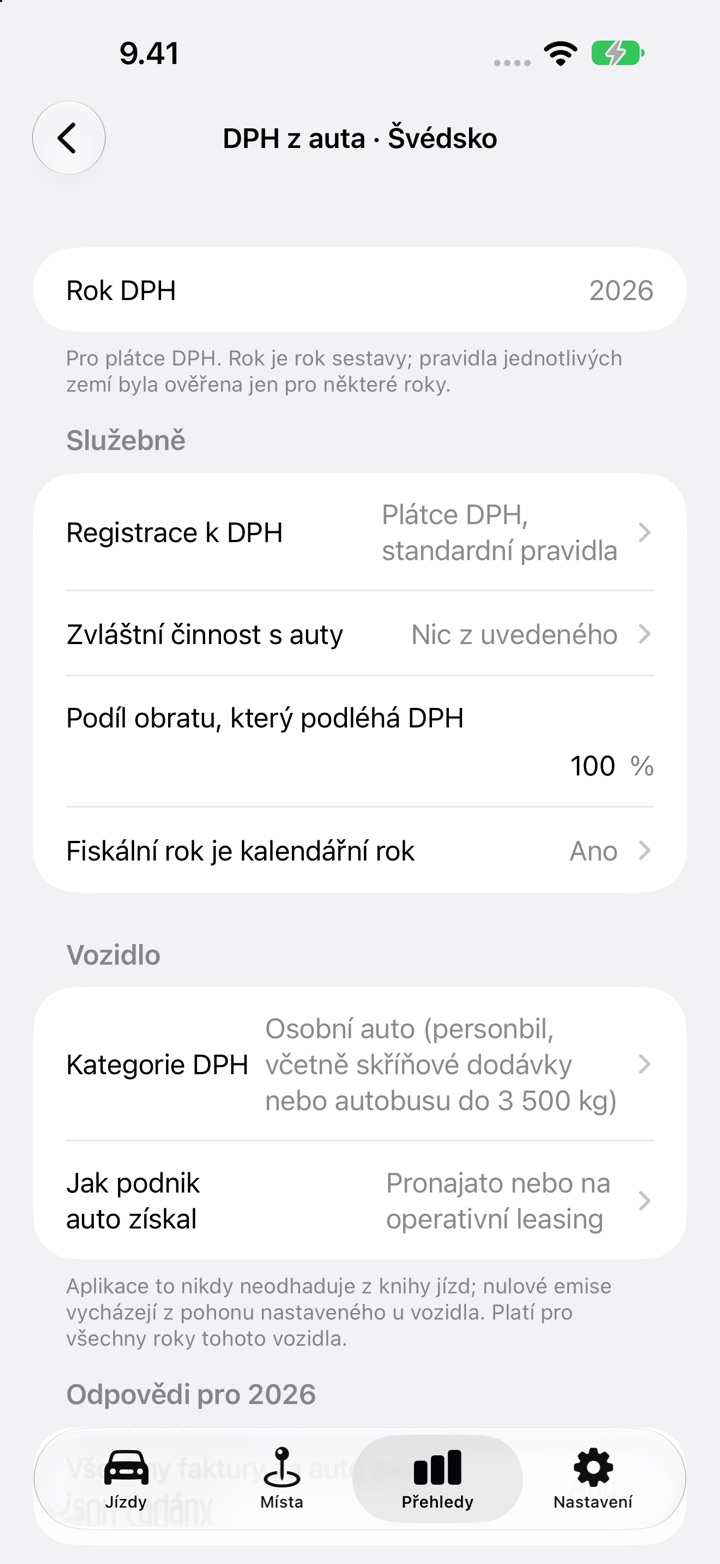 Obrazovka DPH z auta v DriveHub pro švédské auto: registrace k DPH, podíl obratu podléhajícího DPH a kalendářní fiskální rok v části o podnikání, pak kategorie DPH a „Pronajato nebo na operativní leasing“ v části Vozidlo