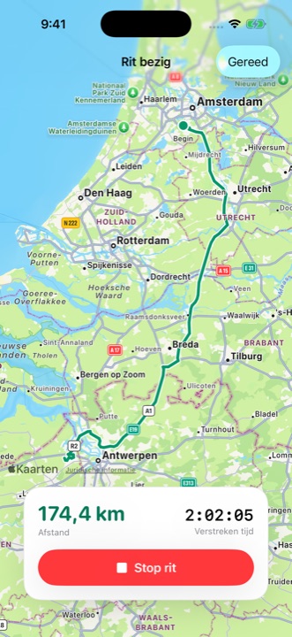 Een rit die bezig is: de route op de kaart, de afstand en de verstreken tijd