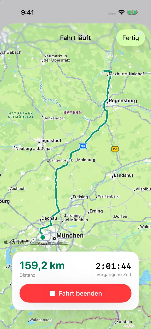 Eine laufende Fahrt: die Route auf der Karte, die Strecke und die verstrichene Zeit